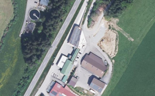 Luftbild von Diskonttankstelle