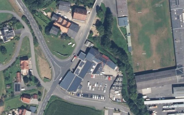 Luftbild von Autohaus Trummer, freie Tankstelle