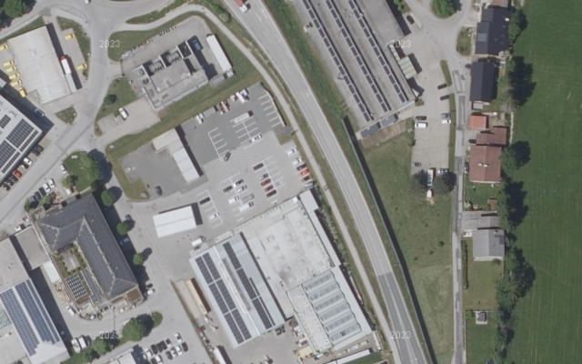 Luftbild von Lagerhaus-Tankstelle 24 h mit Waschportal