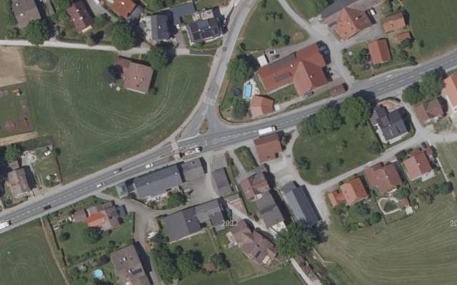 Luftbild von Lagerhaus-Tankstelle 24 h mit Waschportal