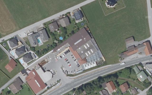 Luftbild von Lagerhaus-Tankstelle
