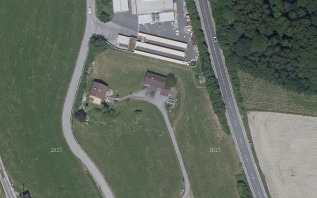 Luftbild von Lagerhaus-Tankstelle 24 h mit Waschportal