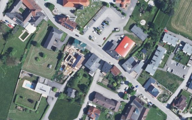Luftbild von AVIA mit Bedienung