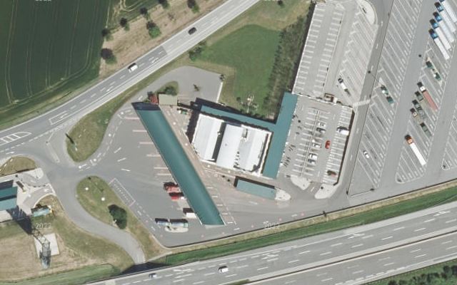 Luftbild von Oldtimer Autohof